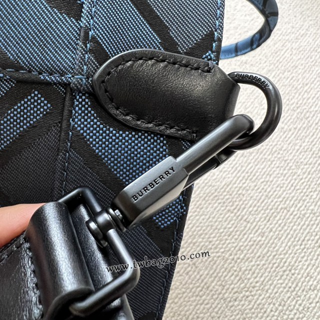 Burberry專門店新款郵差包 巴寶莉經典的Bt印花圖案手提肩背男包 yxb1395